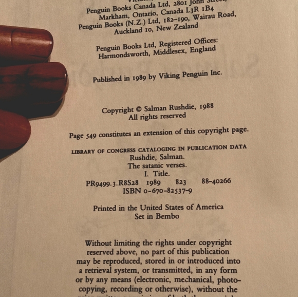 SALMAN RUSHDIE "THE SATANIC VERSES" - Picture 2 of 3